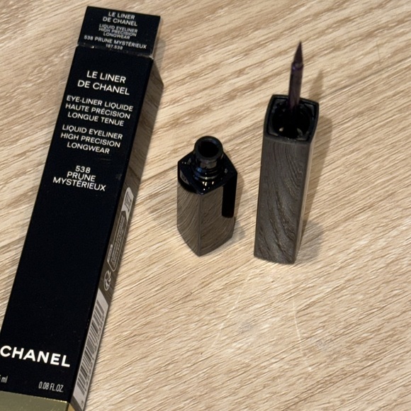 CHANEL LE LINER DE CHANEL - liquid eyeliner 538 Prune Mysterieux (Dark Plum) - Picture 2 of 2